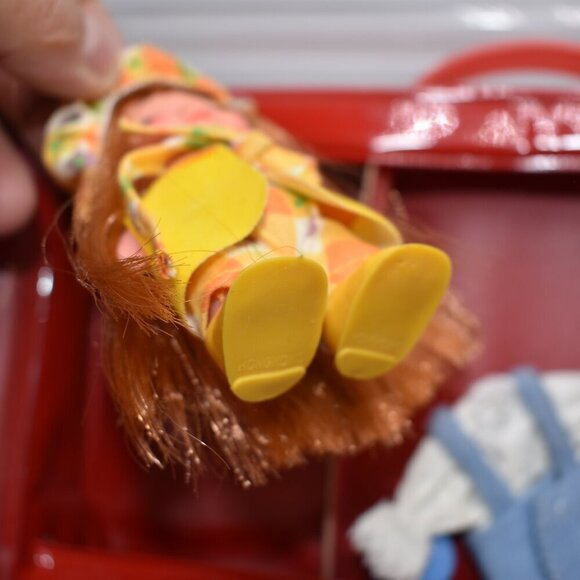 Kim Wardrobe Case / Red Uneeda with Dolls & Accessories Vintage Toys 2x Dolls - Picture 9 of 14